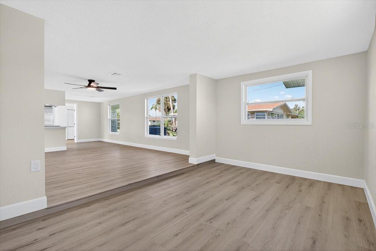 Image 8 of 29 For 420 Palm Creek Drive