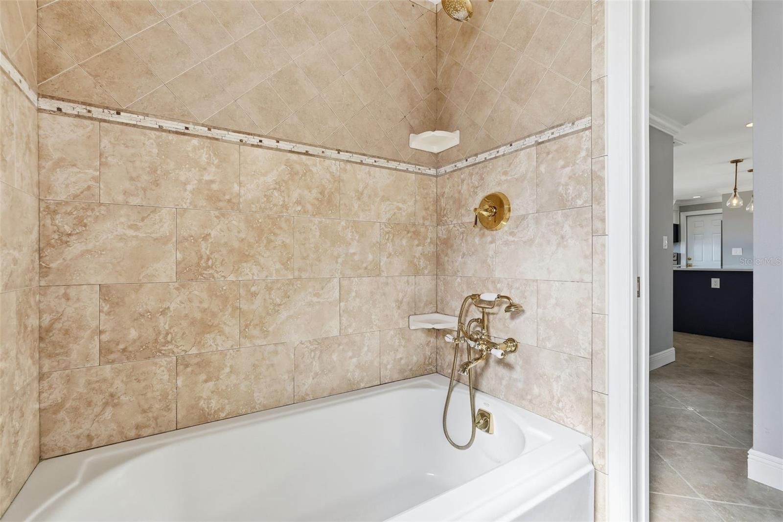 Image 21 of 32 For 101 Michigan Boulevard