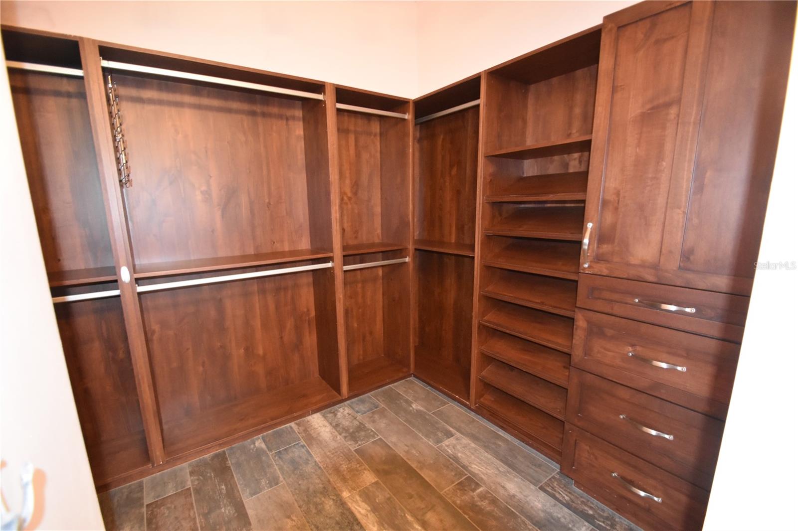 Image 26 of 53 For 2918 10th Street N