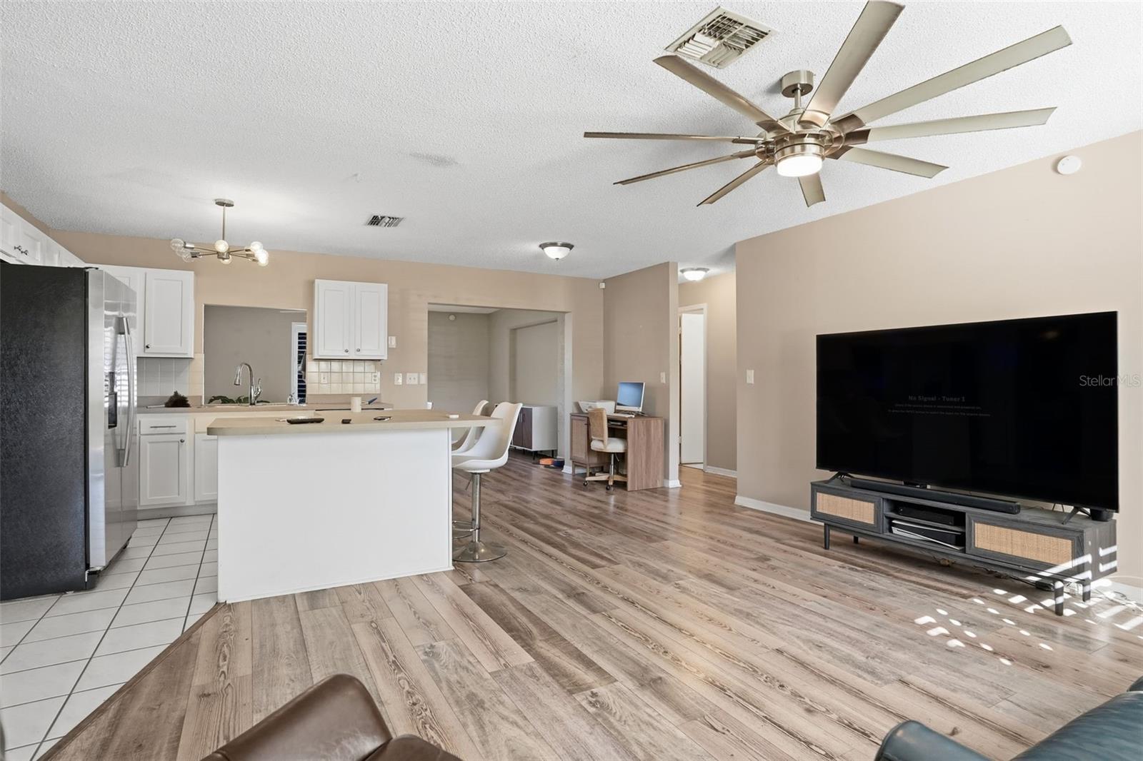 Listing photo id 8 for 2109 Deborah Drive