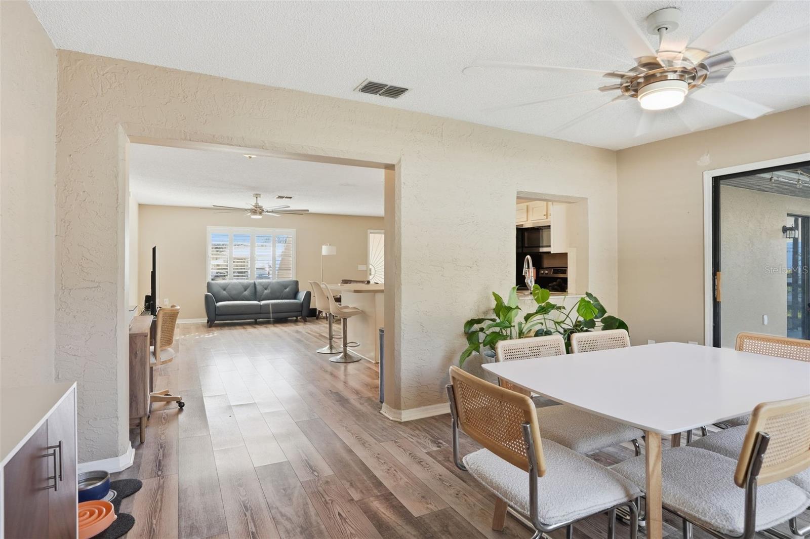 Listing photo id 9 for 2109 Deborah Drive