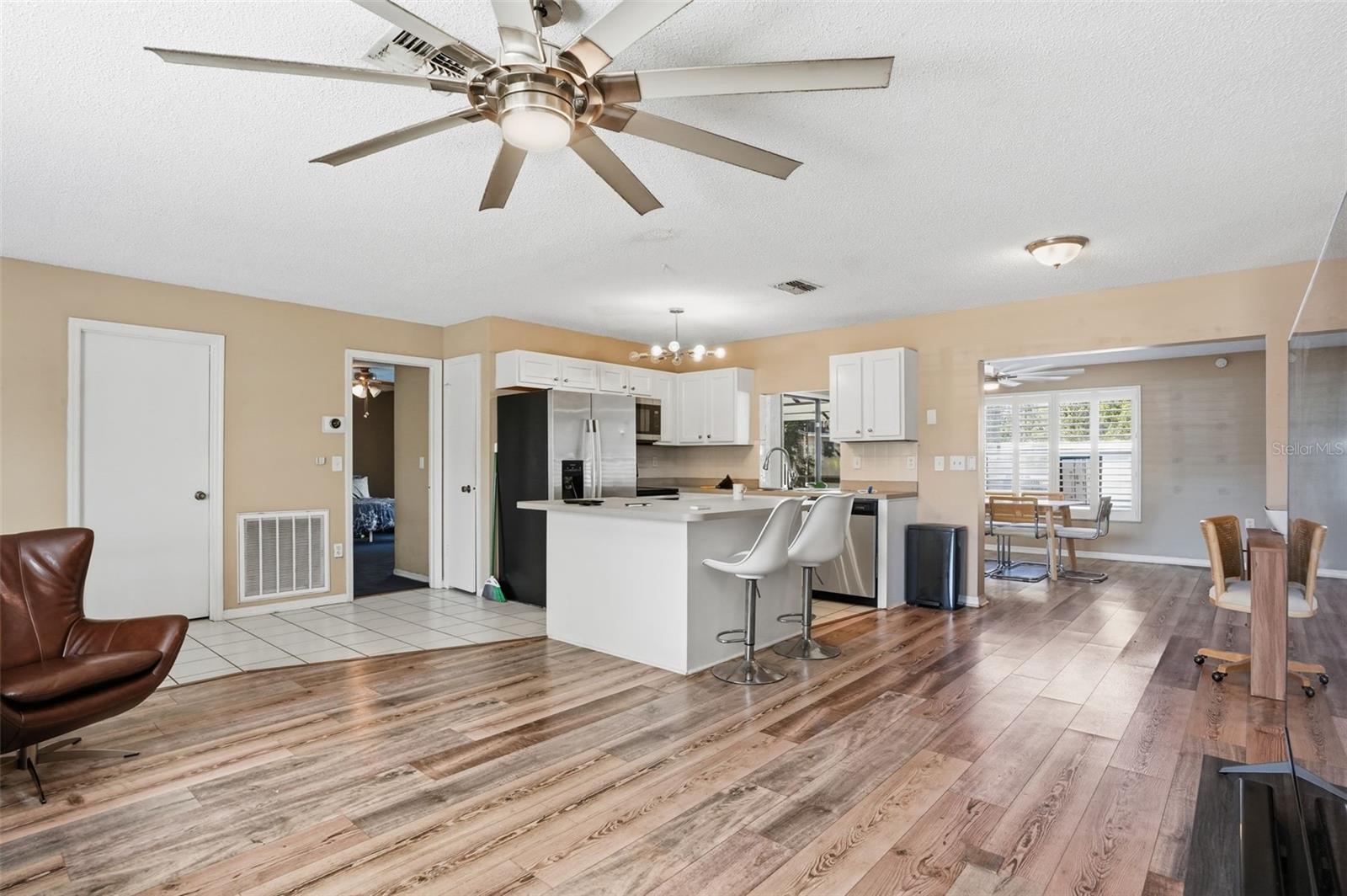 Listing photo id 11 for 2109 Deborah Drive