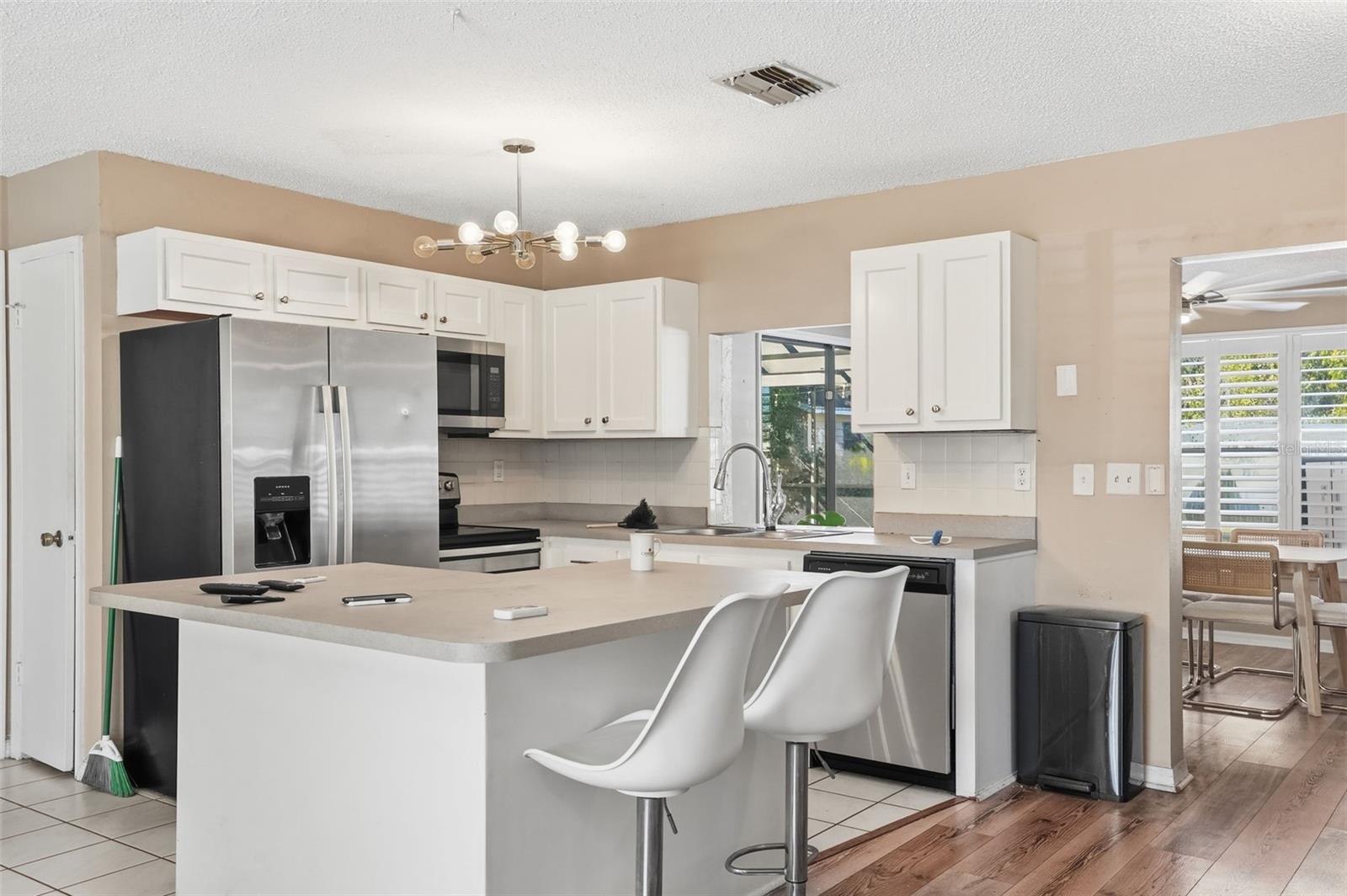 Listing photo id 12 for 2109 Deborah Drive