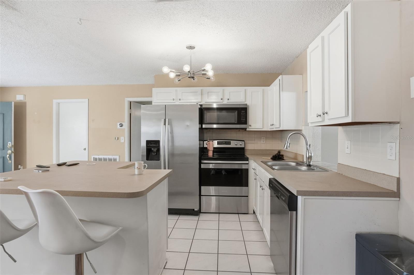 Listing photo id 13 for 2109 Deborah Drive