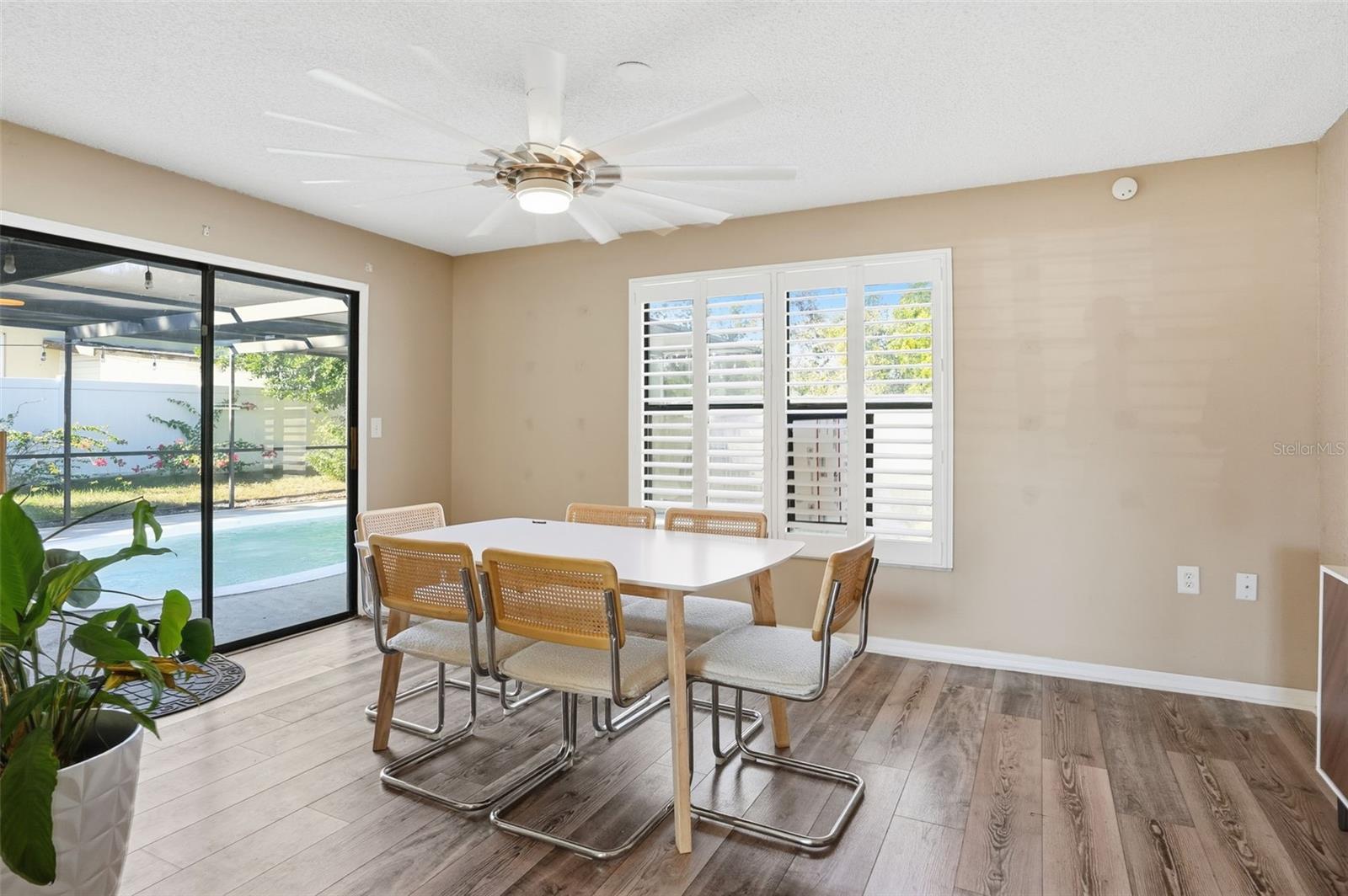 Listing photo id 14 for 2109 Deborah Drive