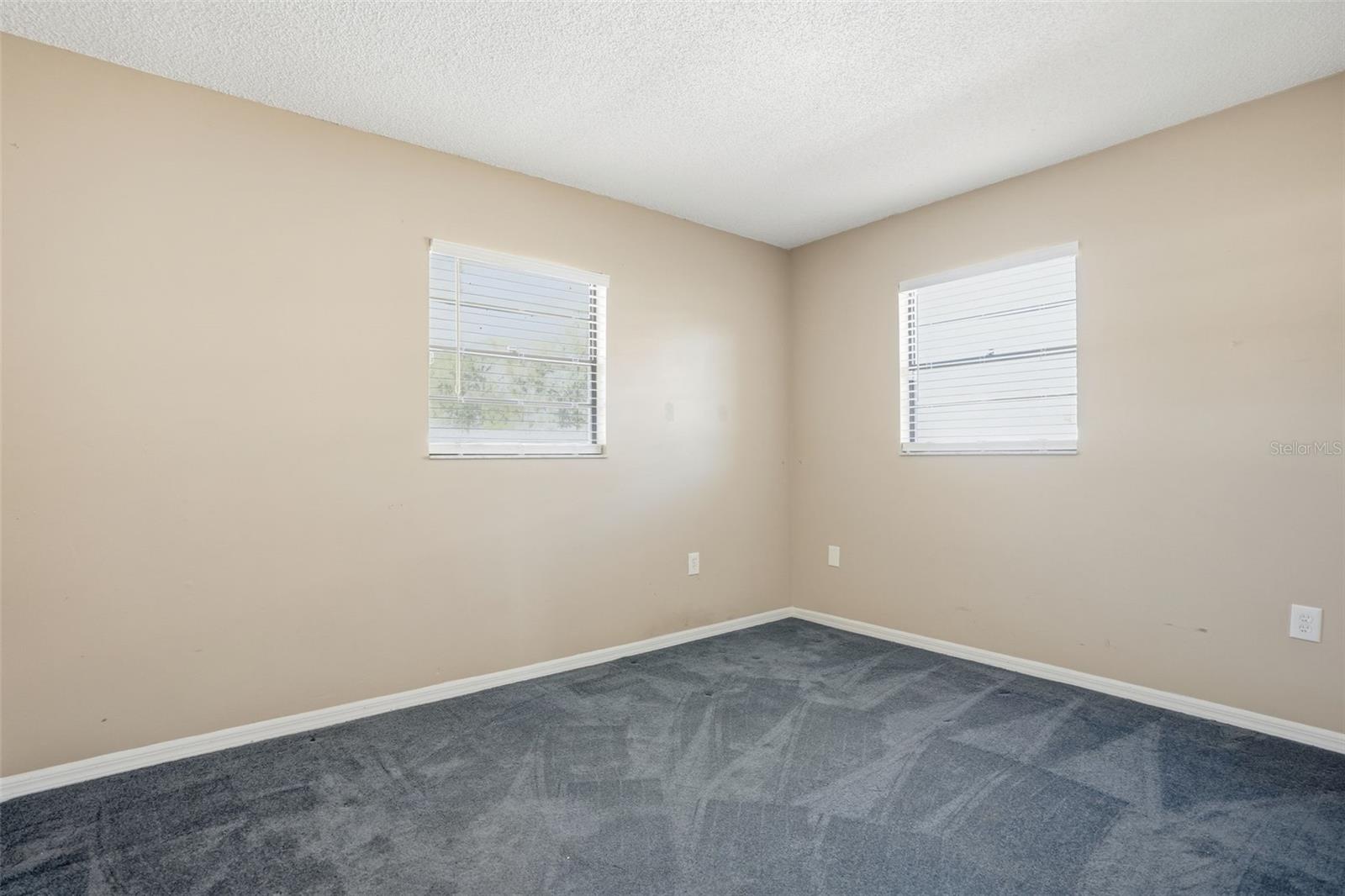 Listing photo id 16 for 2109 Deborah Drive