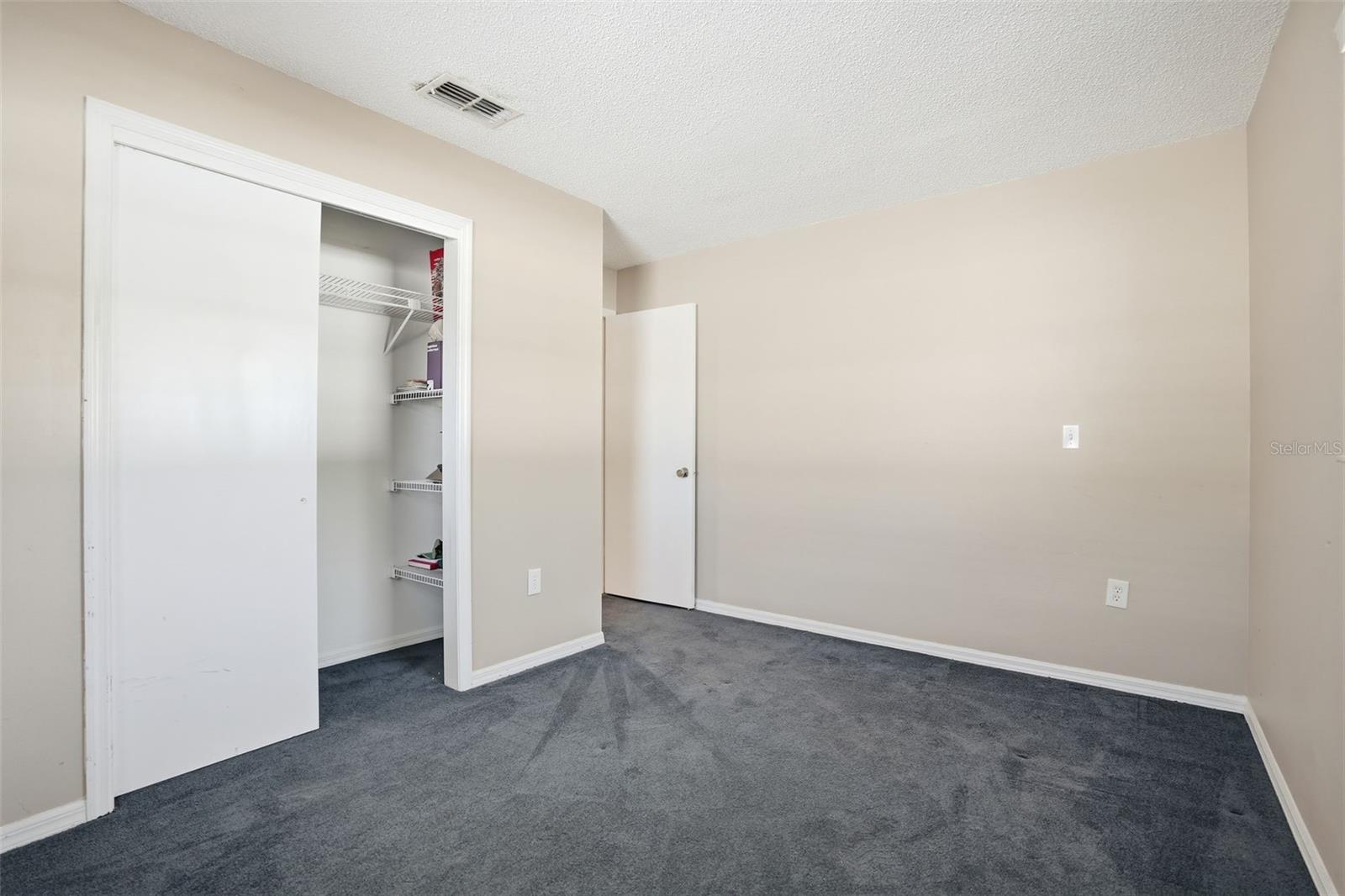 Listing photo id 18 for 2109 Deborah Drive