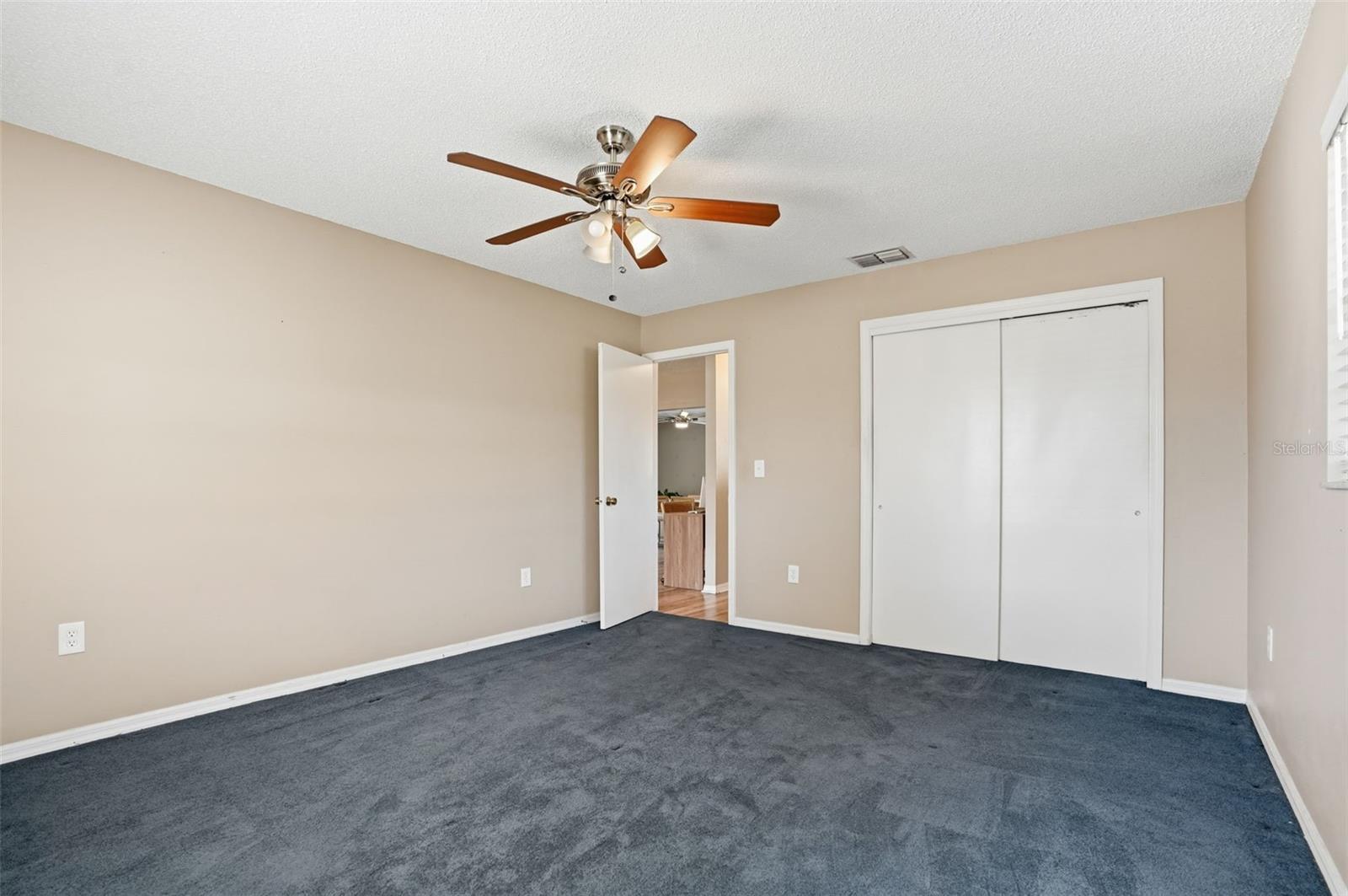 Listing photo id 21 for 2109 Deborah Drive