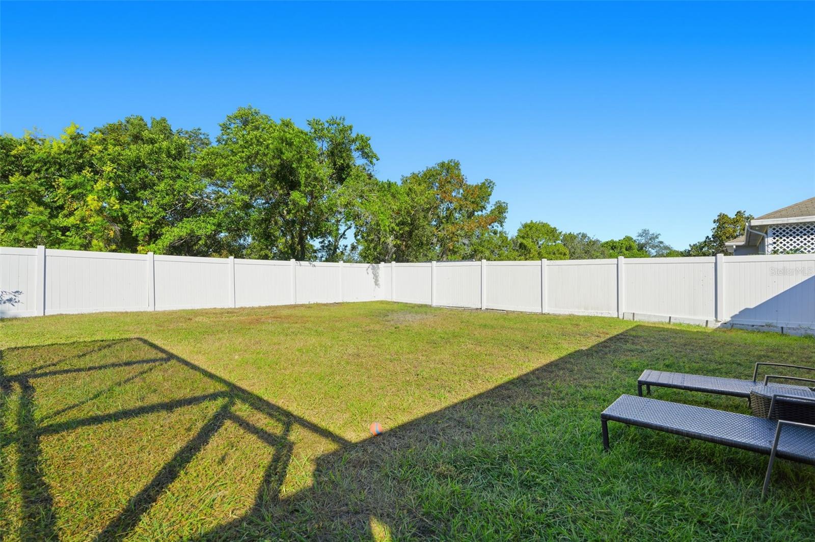 Listing photo id 32 for 2109 Deborah Drive