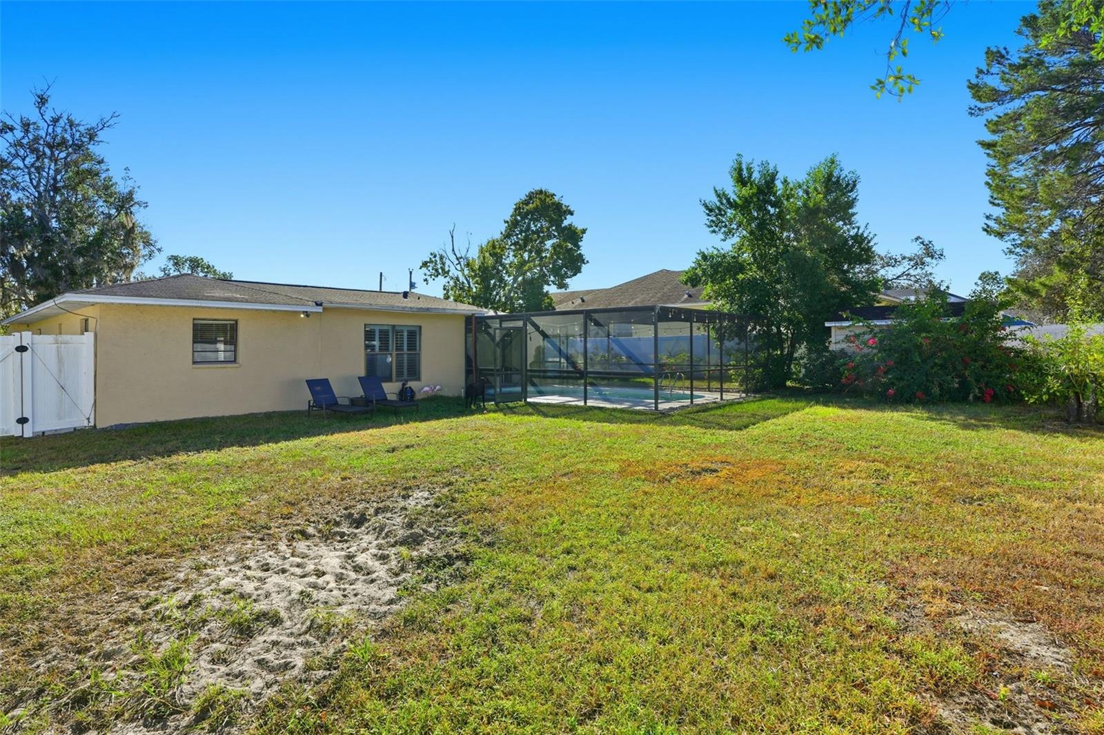 Listing photo id 35 for 2109 Deborah Drive