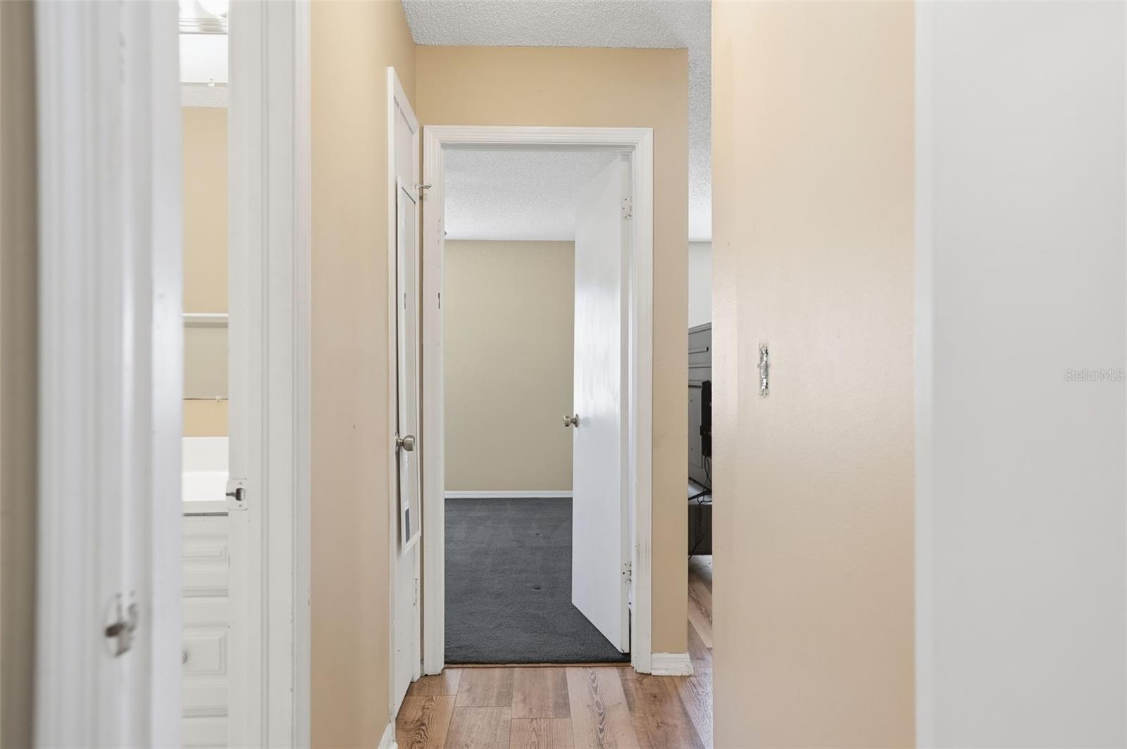 Listing photo id 4 for 2109 Deborah Drive