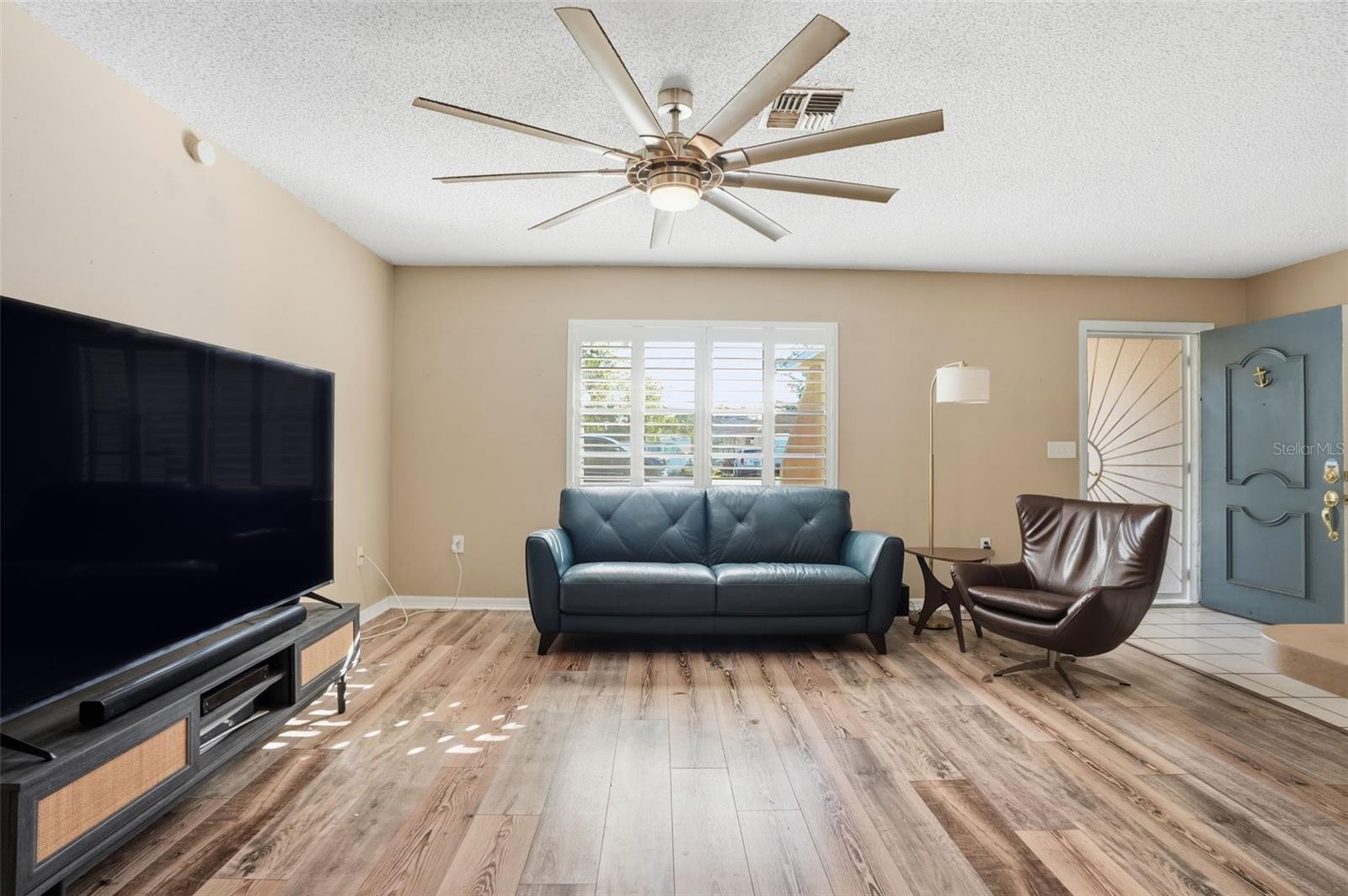 Listing photo id 6 for 2109 Deborah Drive