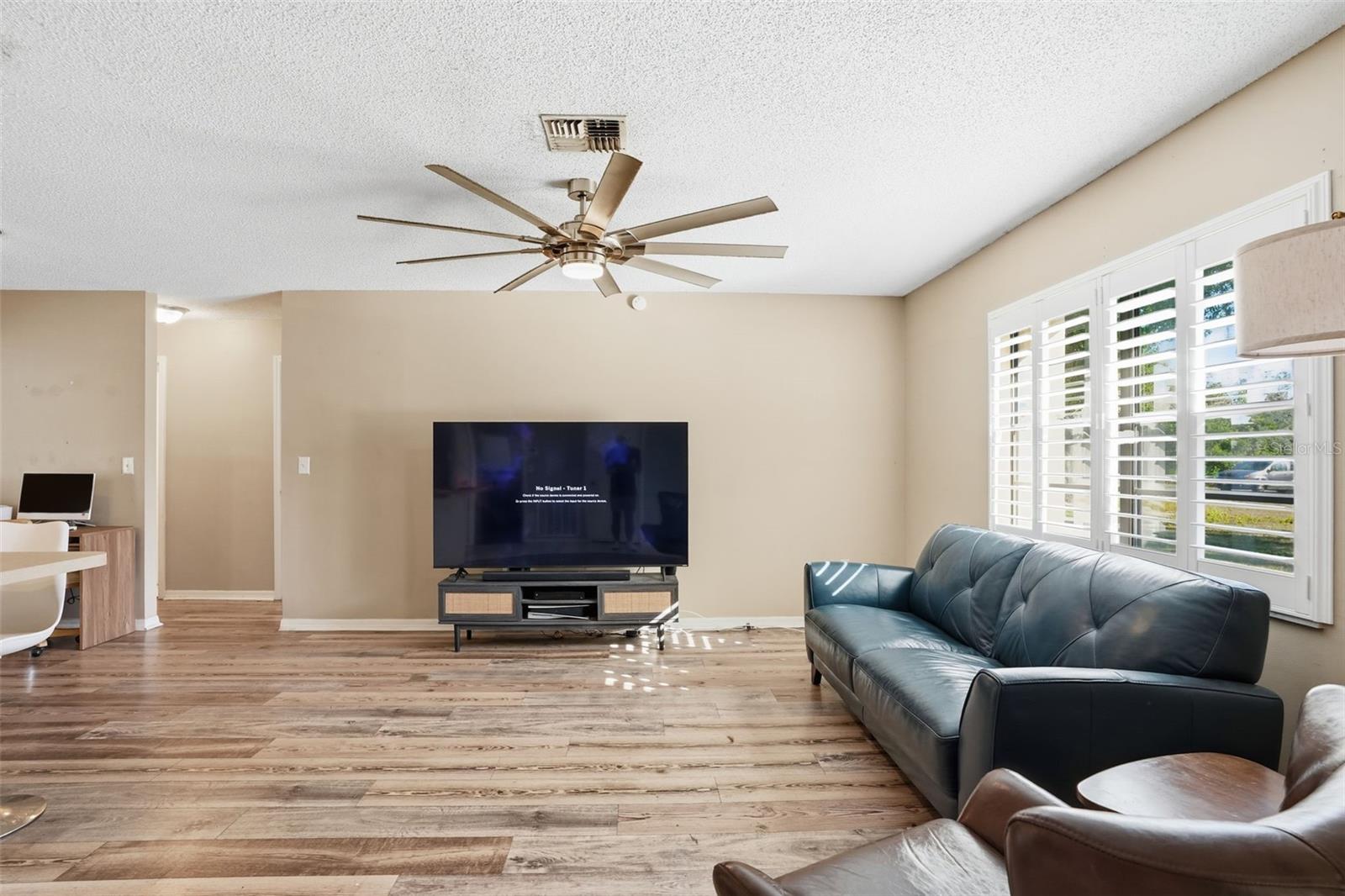 Listing photo id 7 for 2109 Deborah Drive