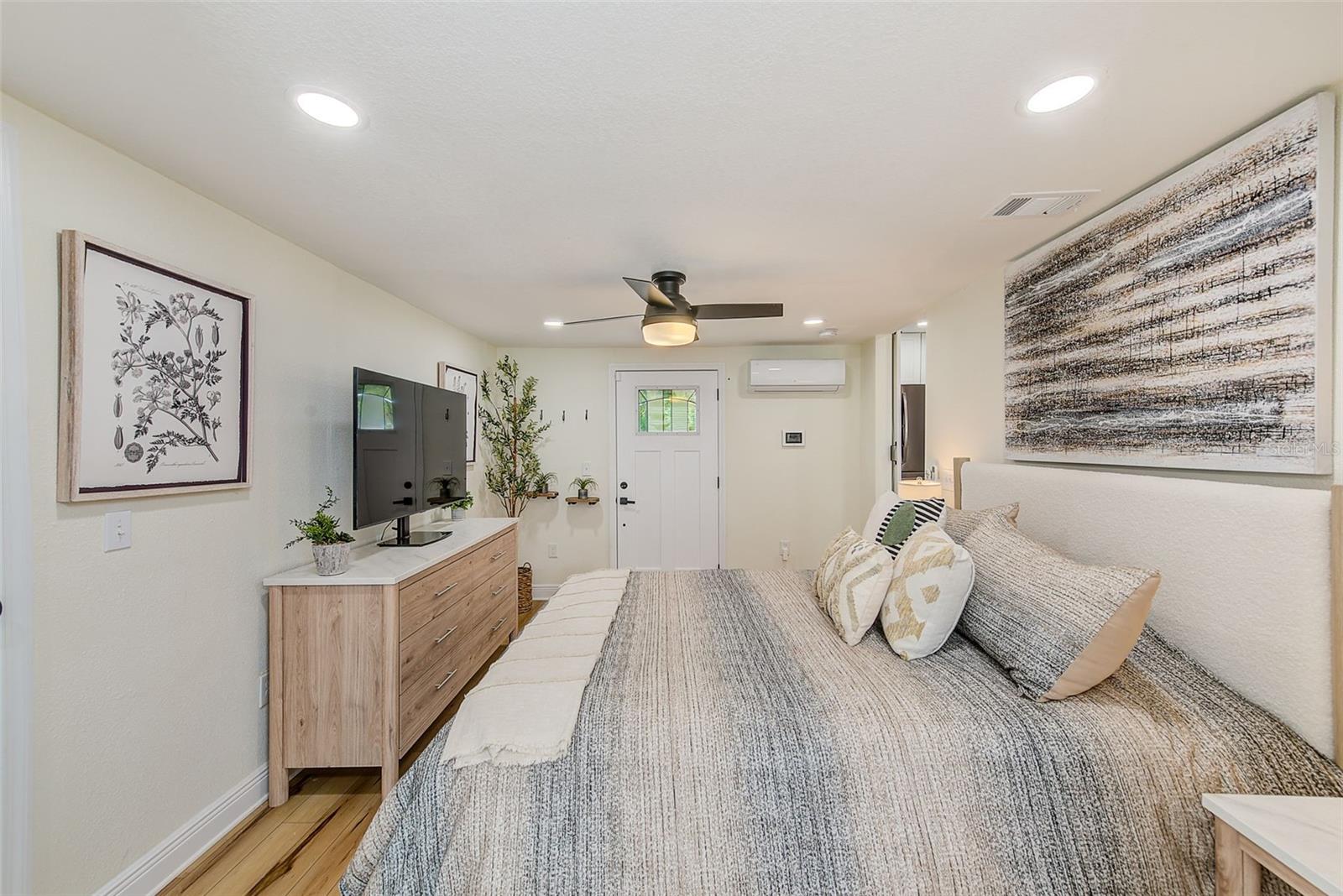 Image 10 of 33 For 4703 Wallace Avenue