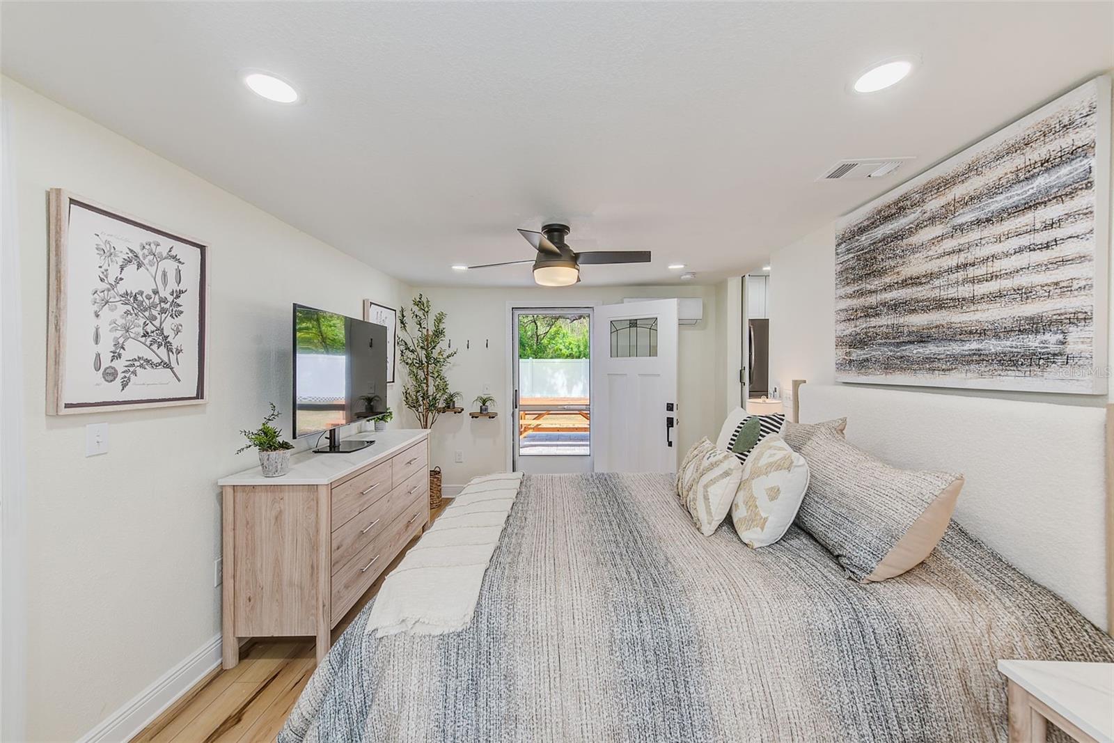 Image 11 of 33 For 4703 Wallace Avenue