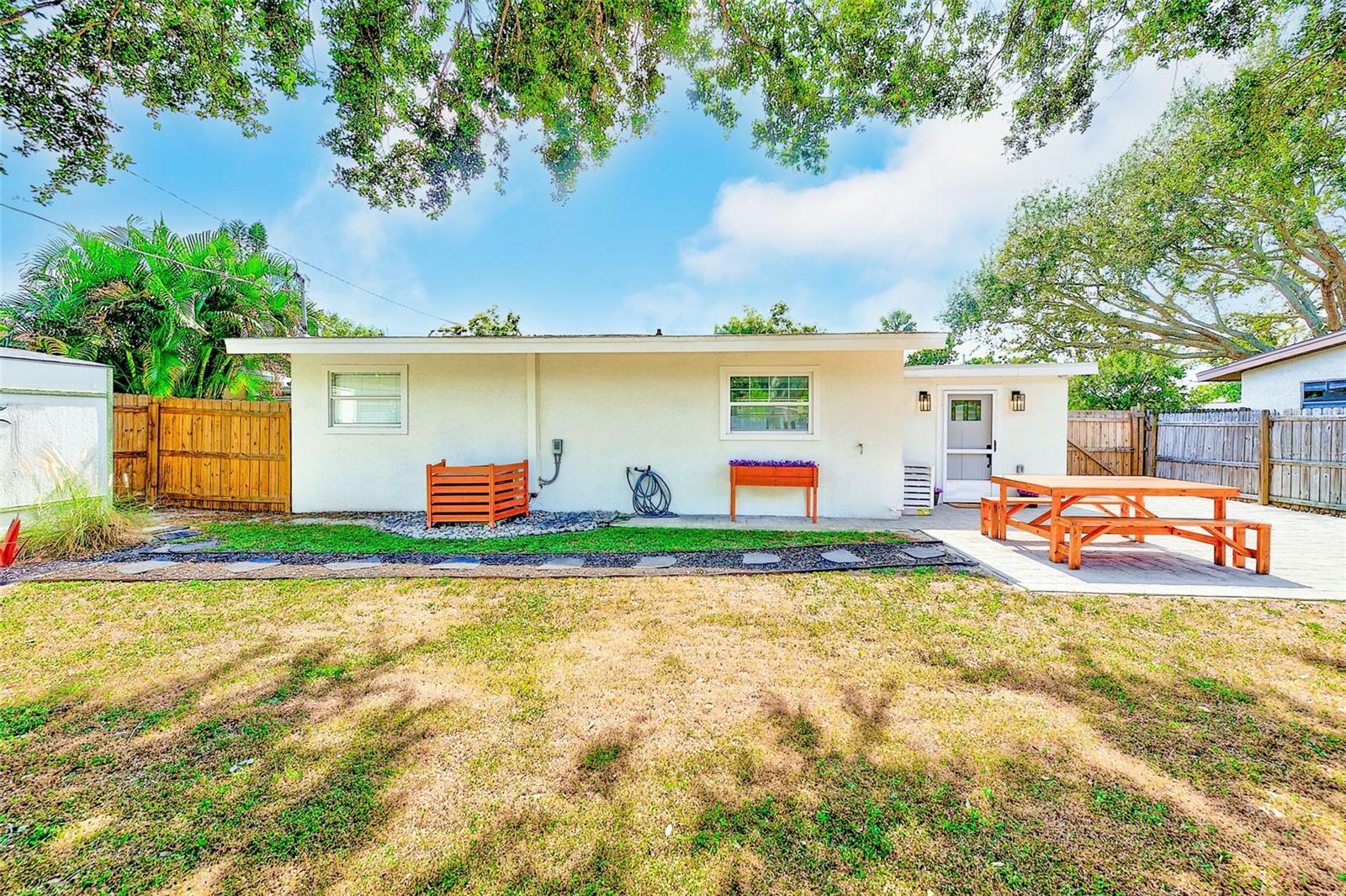 Image 23 of 33 For 4703 Wallace Avenue