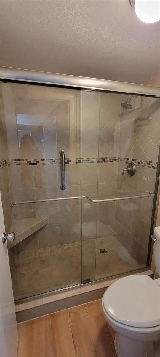 Image 11 of 28 For 632 Edgewater Drive 537