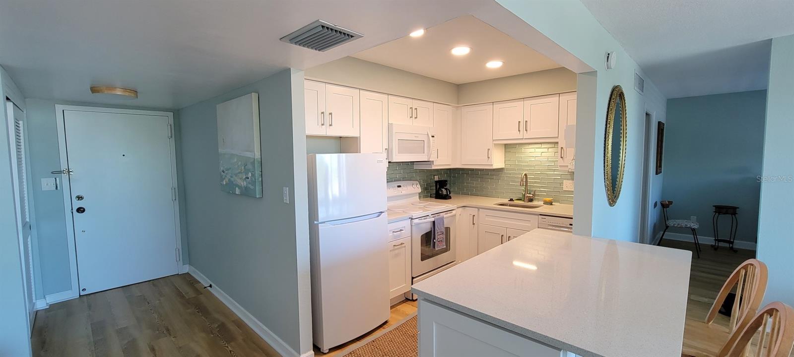 Image 14 of 28 For 632 Edgewater Drive 537