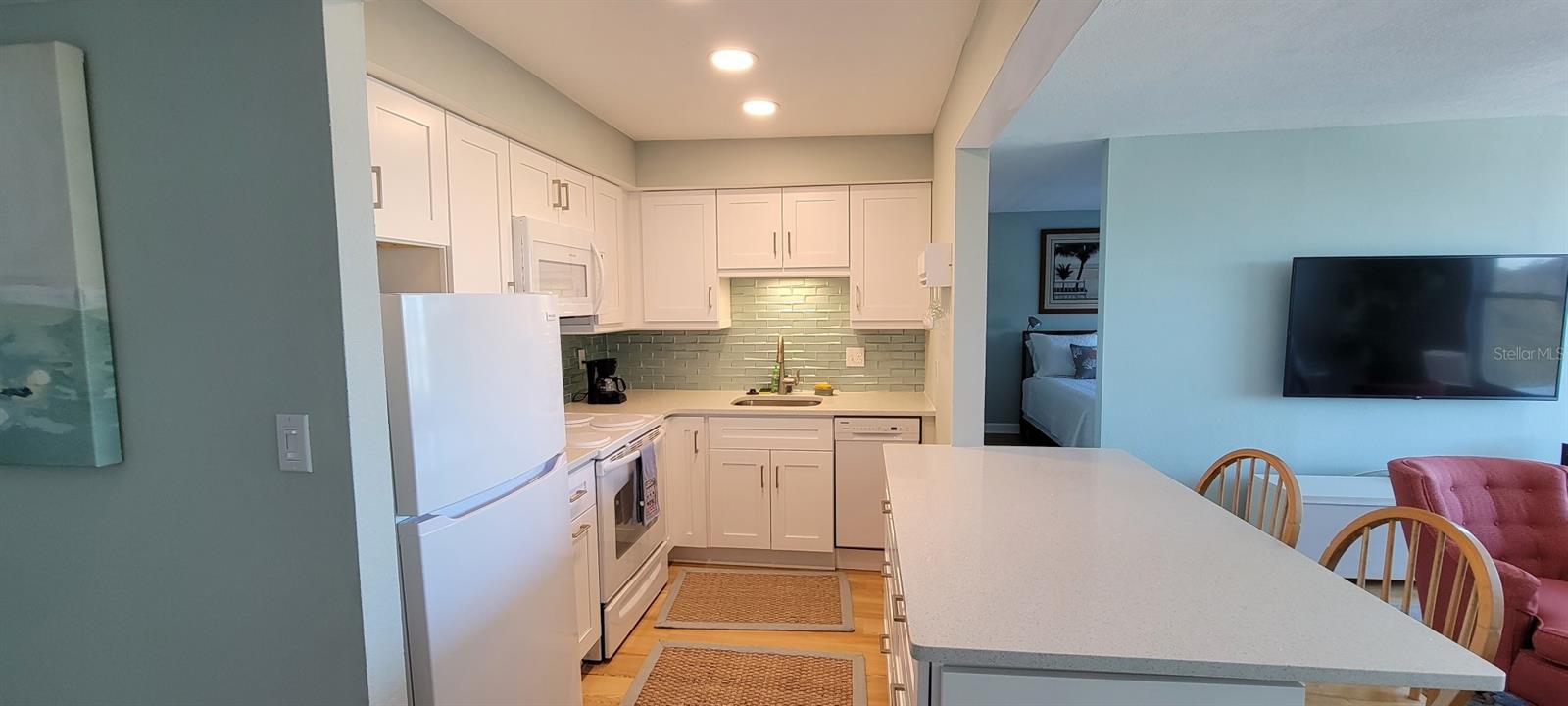Image 16 of 28 For 632 Edgewater Drive 537