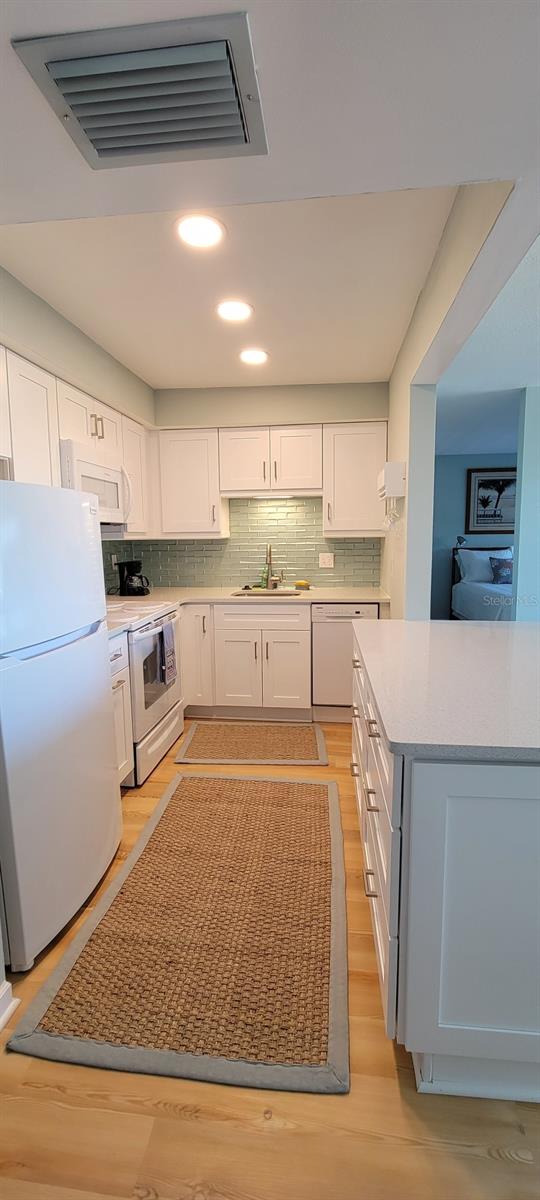 Image 17 of 28 For 632 Edgewater Drive 537