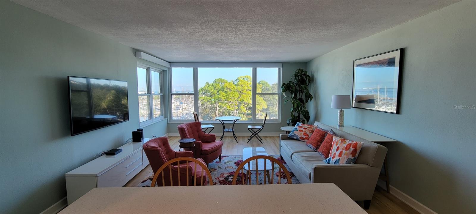 Image 18 of 28 For 632 Edgewater Drive 537