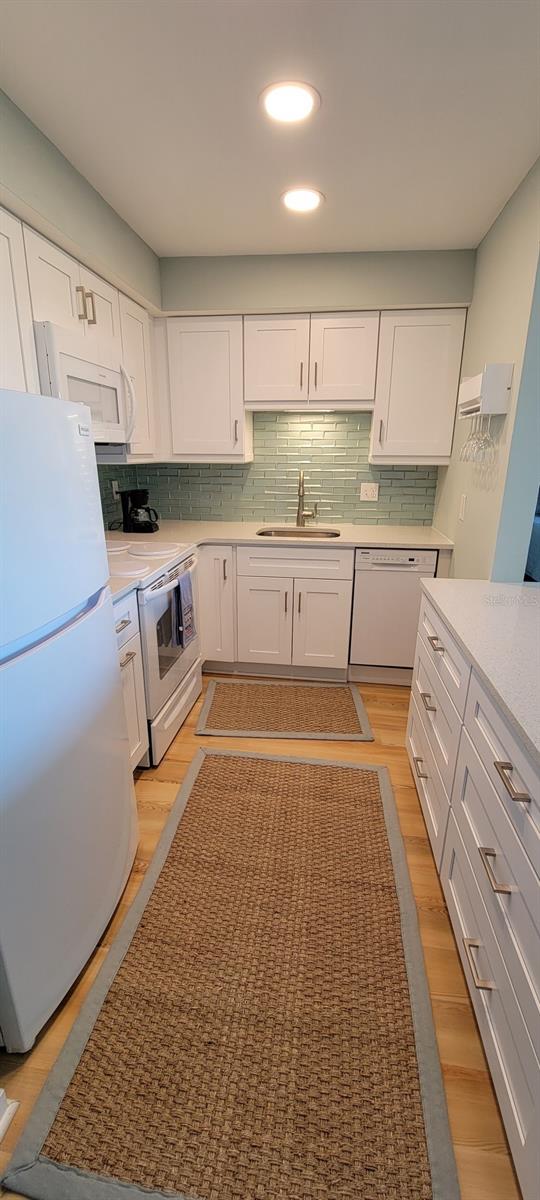 Image 21 of 28 For 632 Edgewater Drive 537