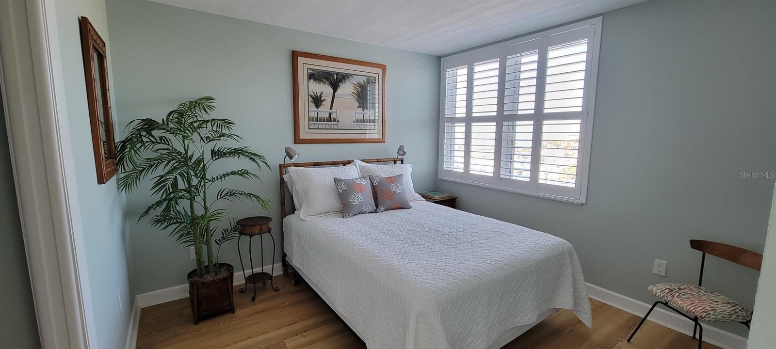 Image 6 of 28 For 632 Edgewater Drive 537