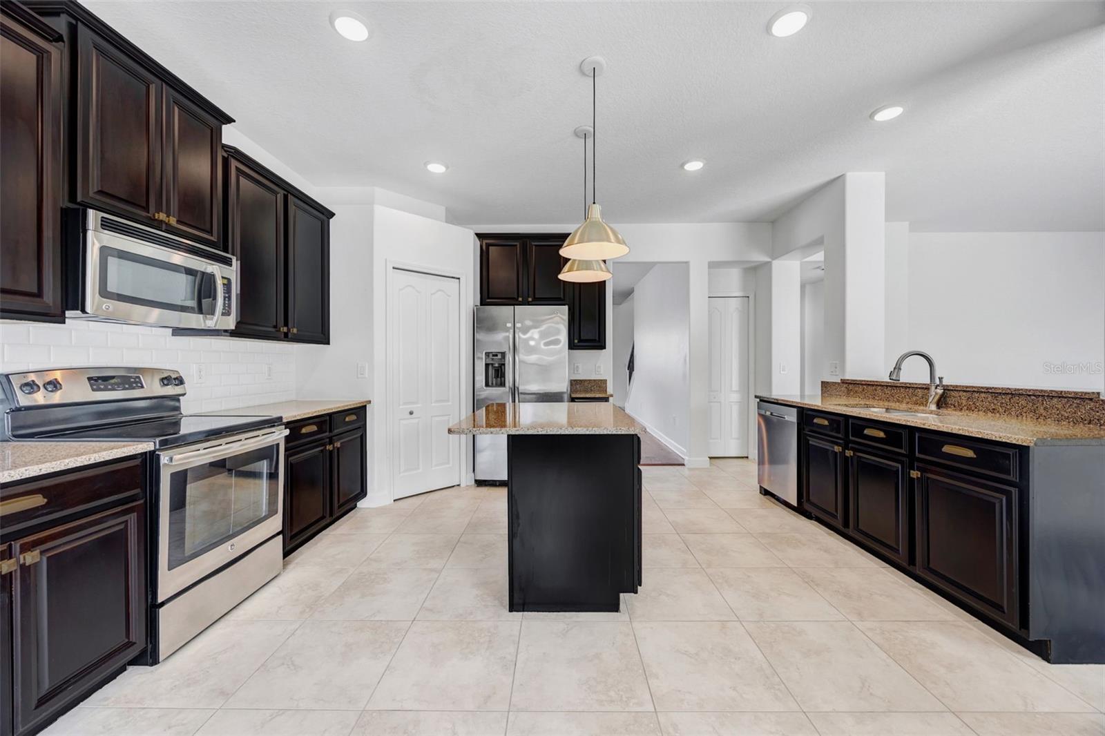 Image 13 of 75 For 19084 Shalott Court