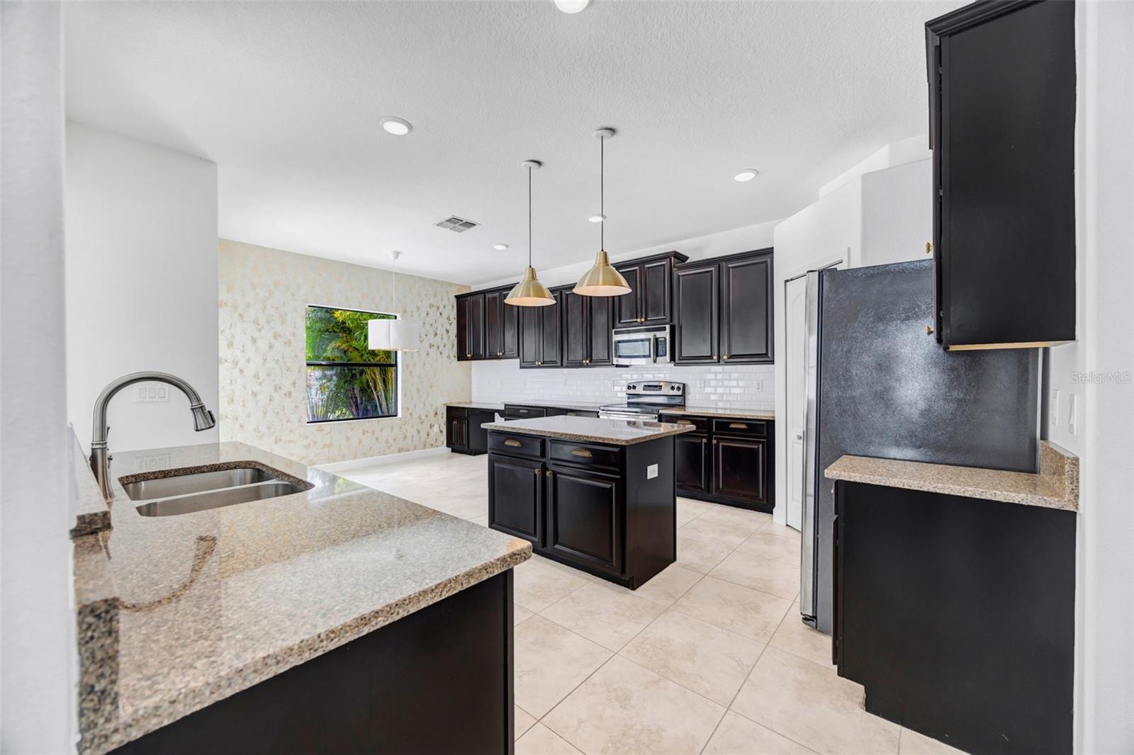 Image 15 of 75 For 19084 Shalott Court