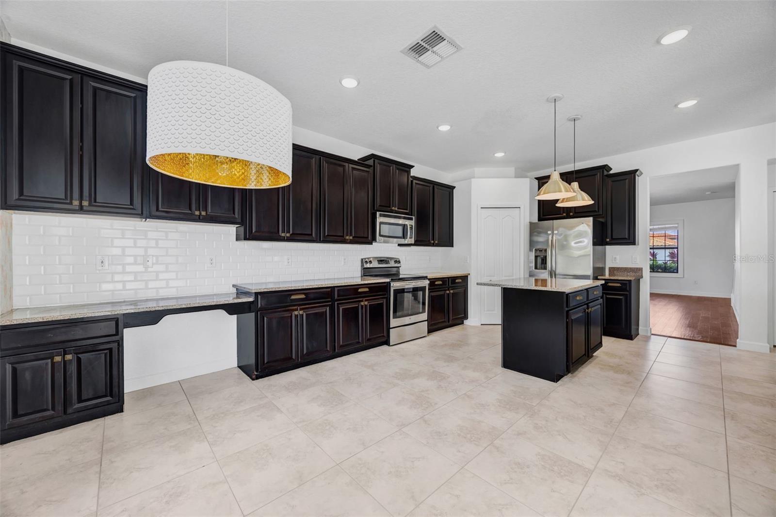 Image 18 of 75 For 19084 Shalott Court