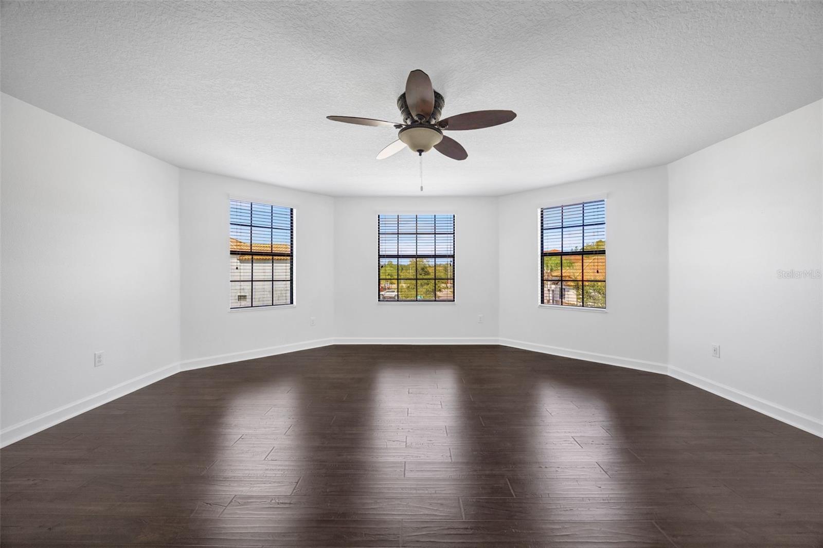 Image 27 of 75 For 19084 Shalott Court