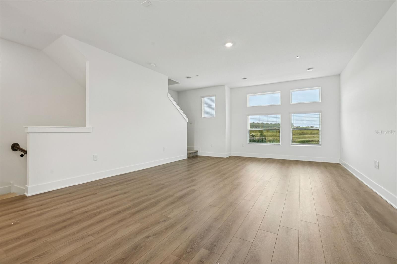 Image 14 of 39 For 15429 Hamlin Park Drive