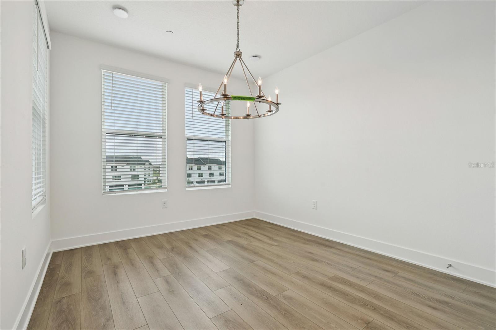 Image 16 of 39 For 15429 Hamlin Park Drive