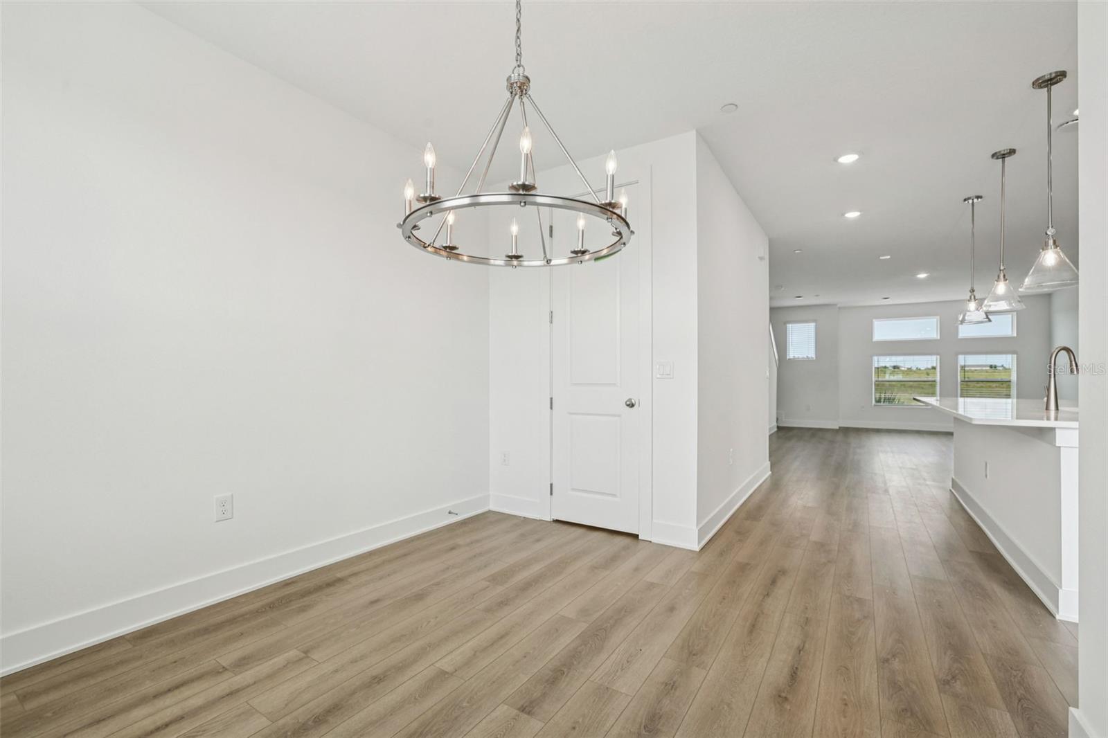 Image 17 of 39 For 15429 Hamlin Park Drive