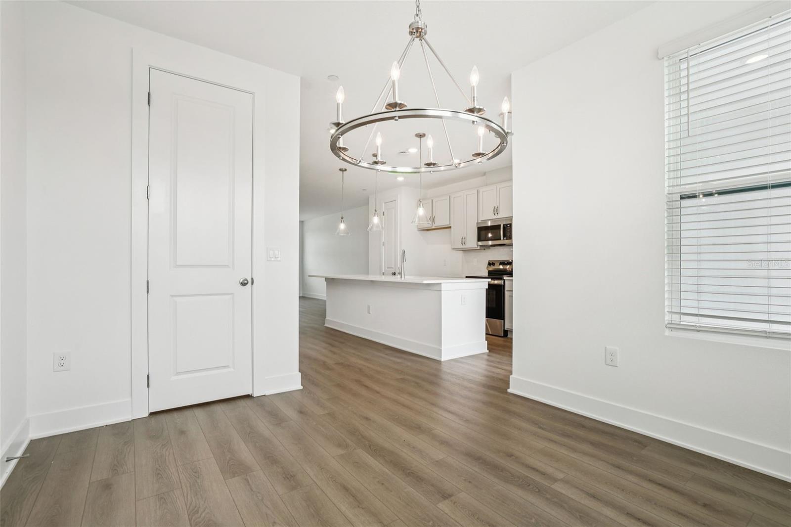 Image 18 of 39 For 15429 Hamlin Park Drive