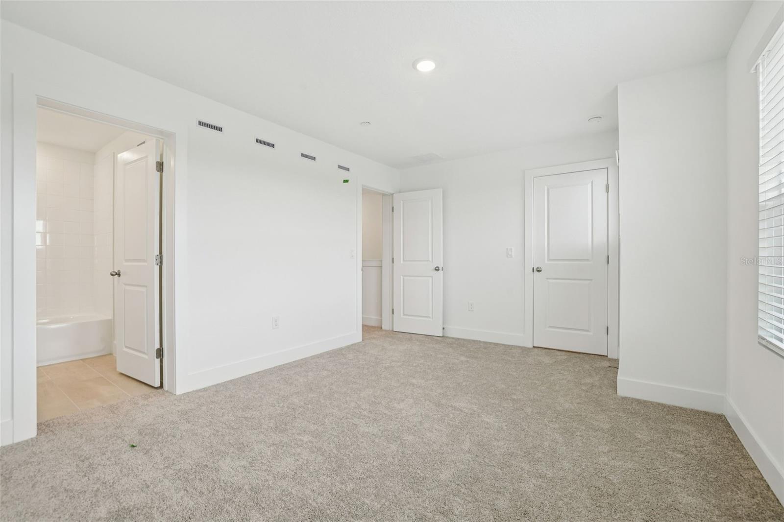 Image 29 of 39 For 15429 Hamlin Park Drive