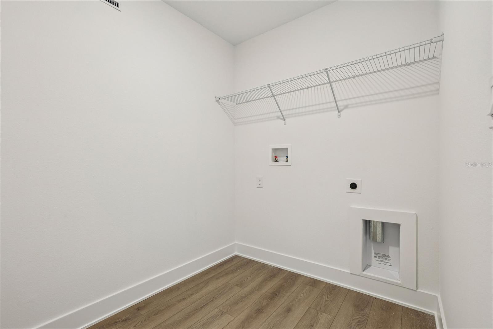 Image 32 of 39 For 15429 Hamlin Park Drive