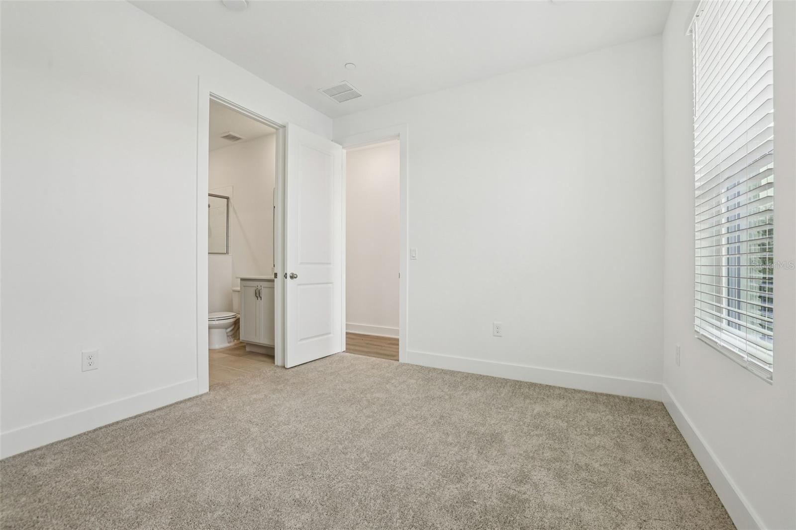 Image 8 of 39 For 15429 Hamlin Park Drive