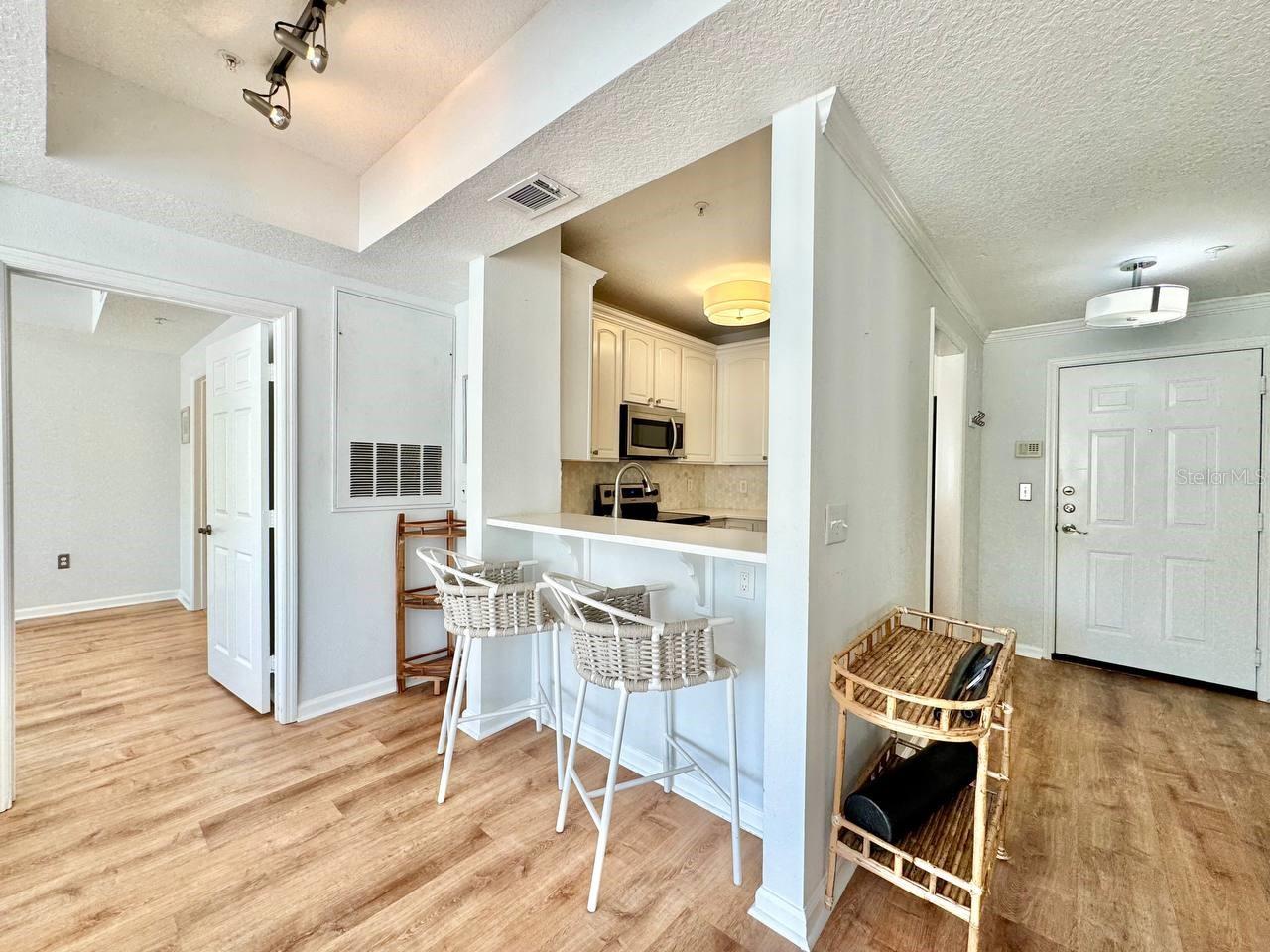 Image 13 of 33 For 800 Dakota Avenue 218