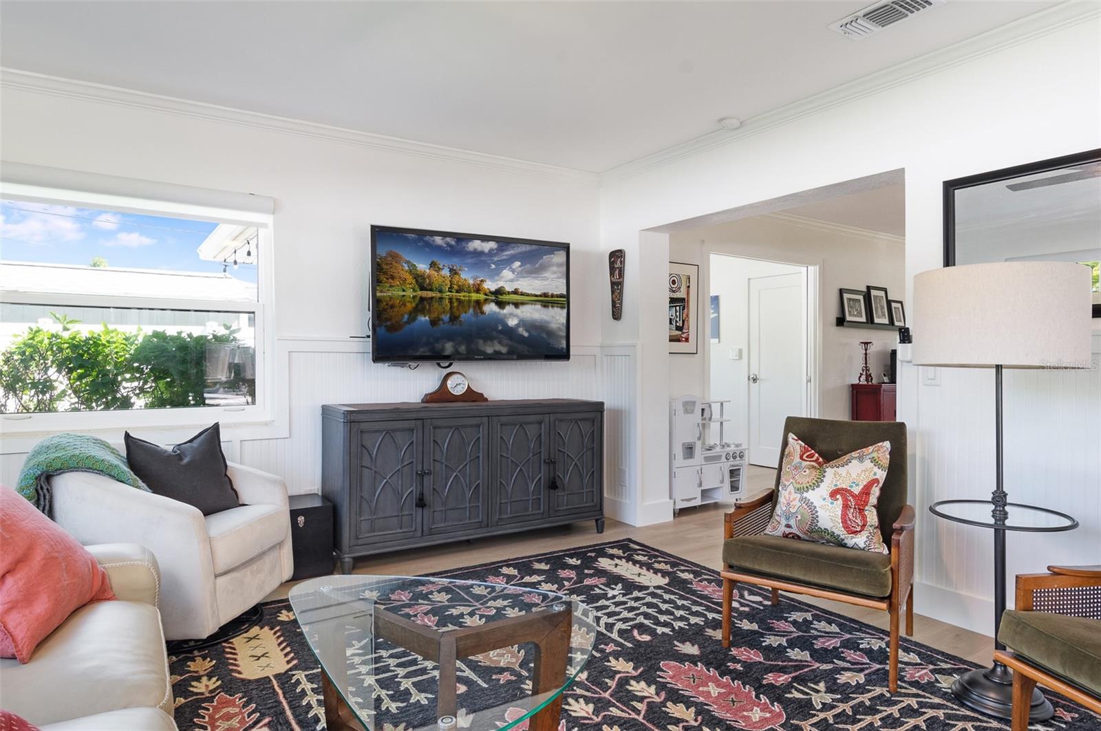 Image 13 of 33 For 715 44th Avenue Ne