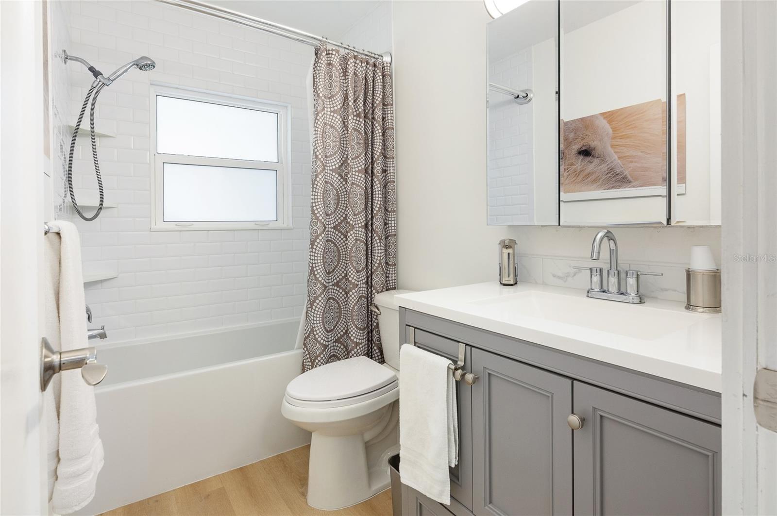 Image 17 of 33 For 715 44th Avenue Ne