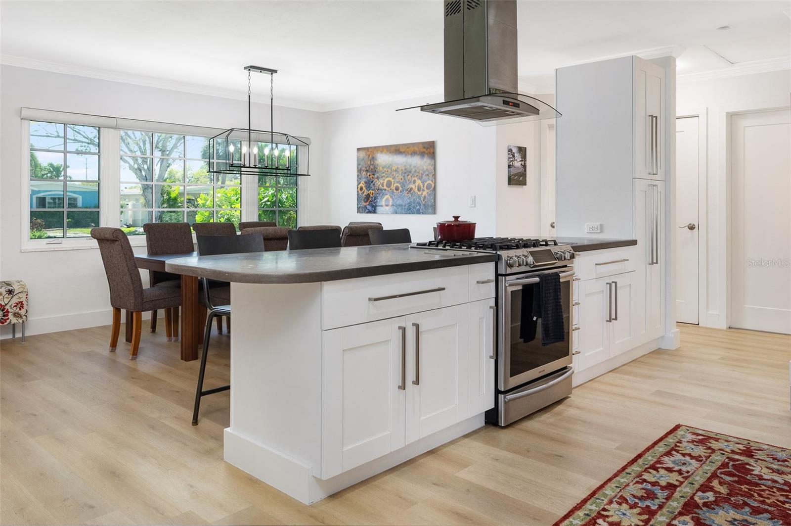 Image 6 of 33 For 715 44th Avenue Ne