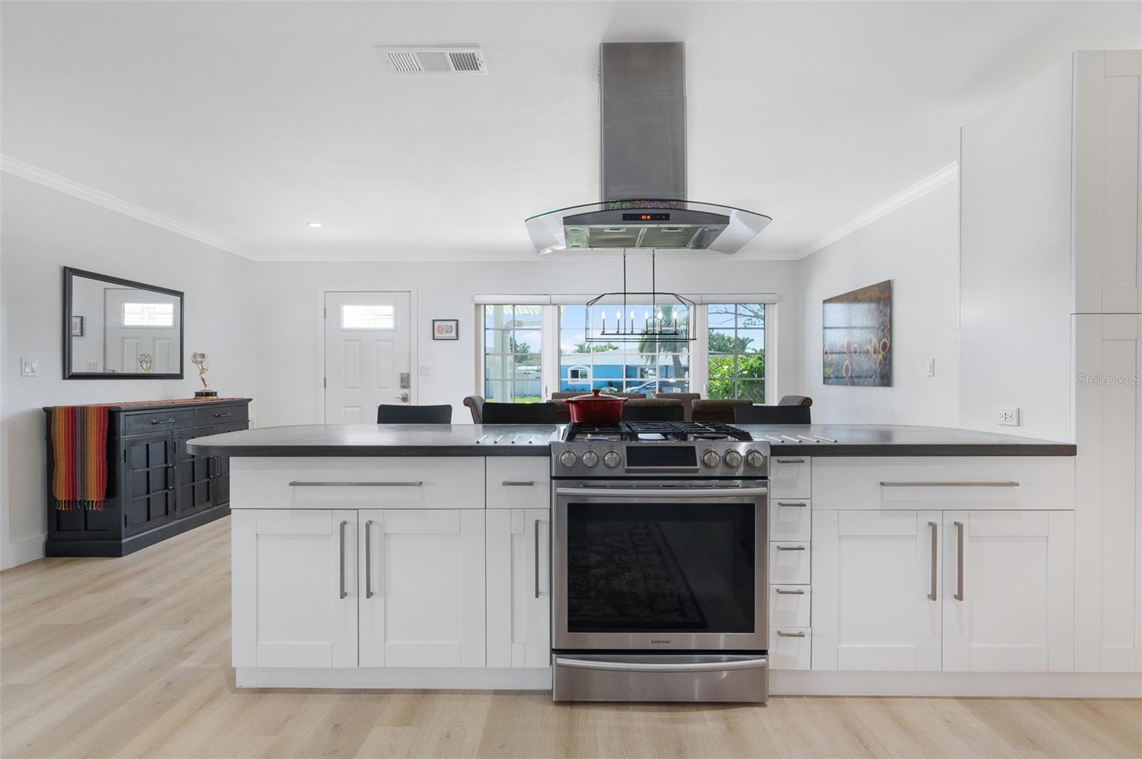 Image 7 of 33 For 715 44th Avenue Ne