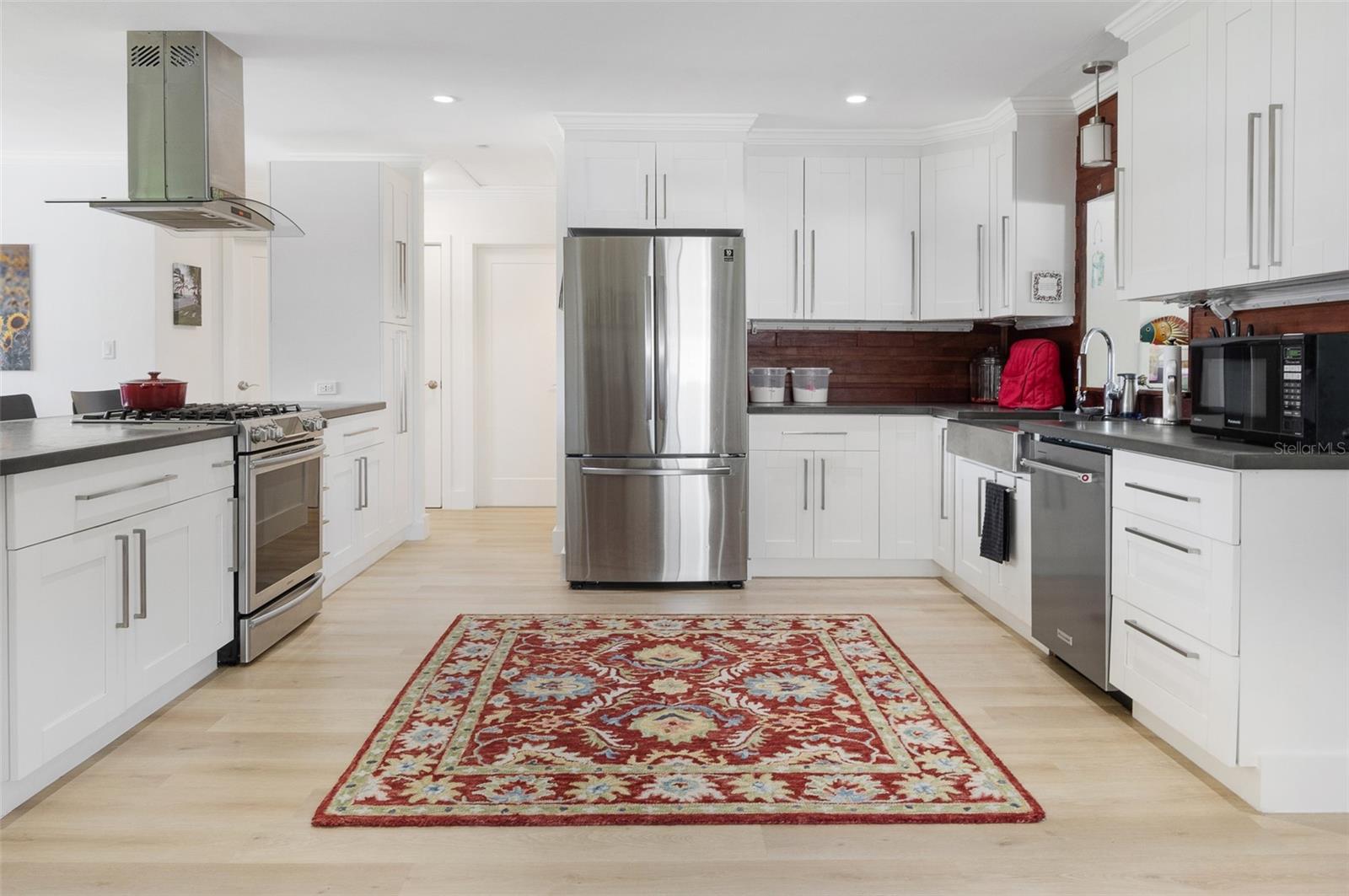 Image 8 of 33 For 715 44th Avenue Ne