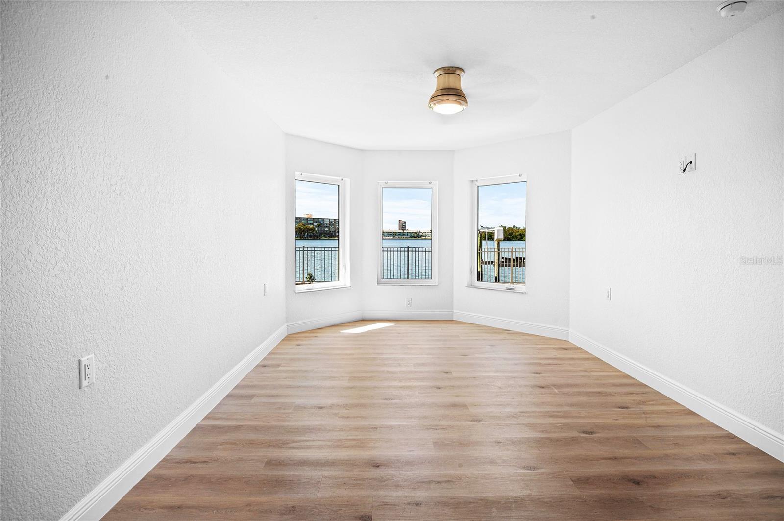 Listing photo id 11 for 1491 Sea Gull Drive S