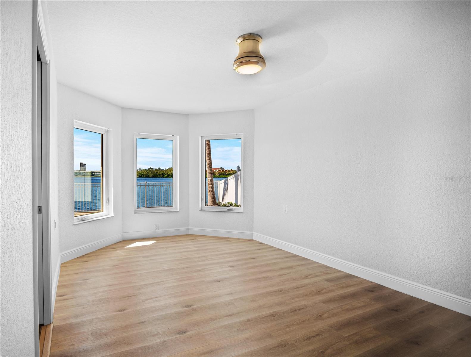 Listing photo id 13 for 1491 Sea Gull Drive S