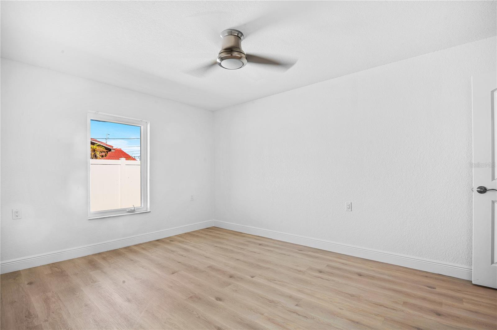 Listing photo id 15 for 1491 Sea Gull Drive S