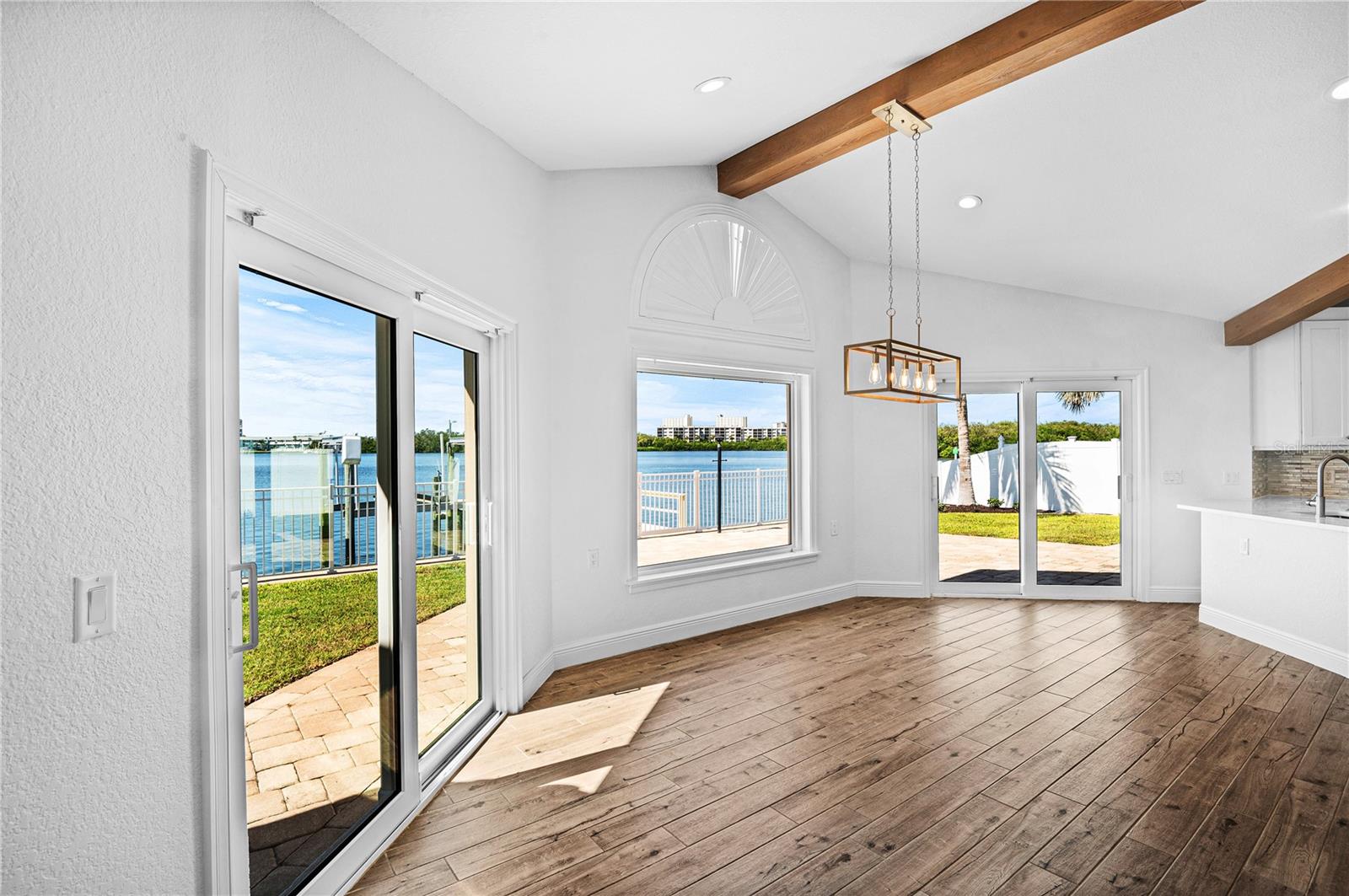 Listing photo id 5 for 1491 Sea Gull Drive S
