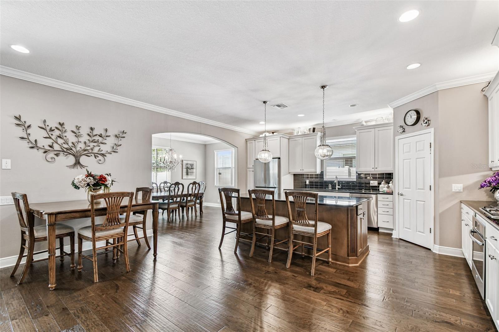 Listing photo id 11 for 2251 Highwood Court