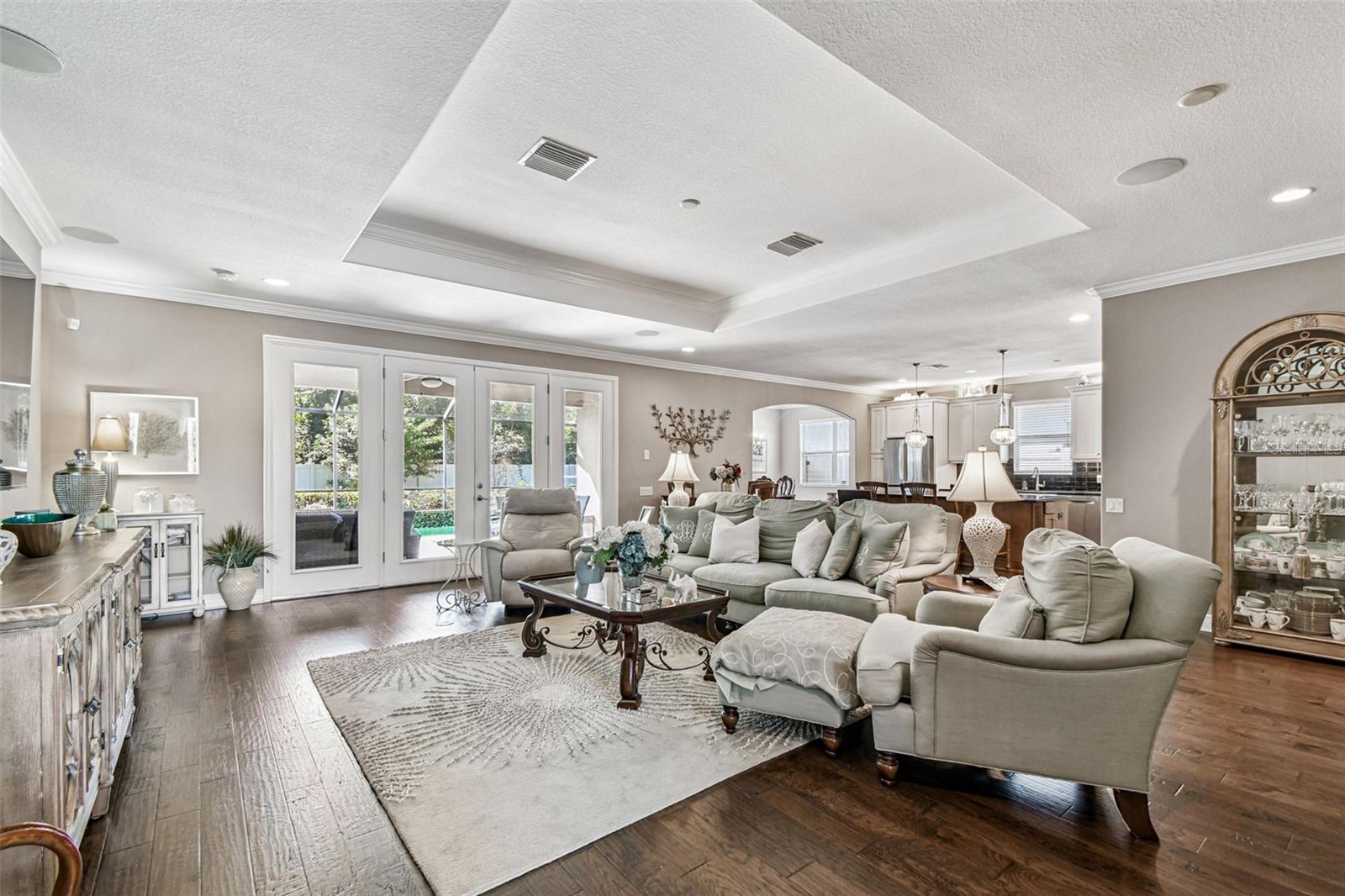 Listing photo id 0 for 2251 Highwood Court